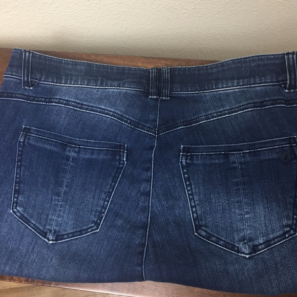 Democracy "Ab"solution Itty Bitty Boot Jeans - Picture 10 of 16